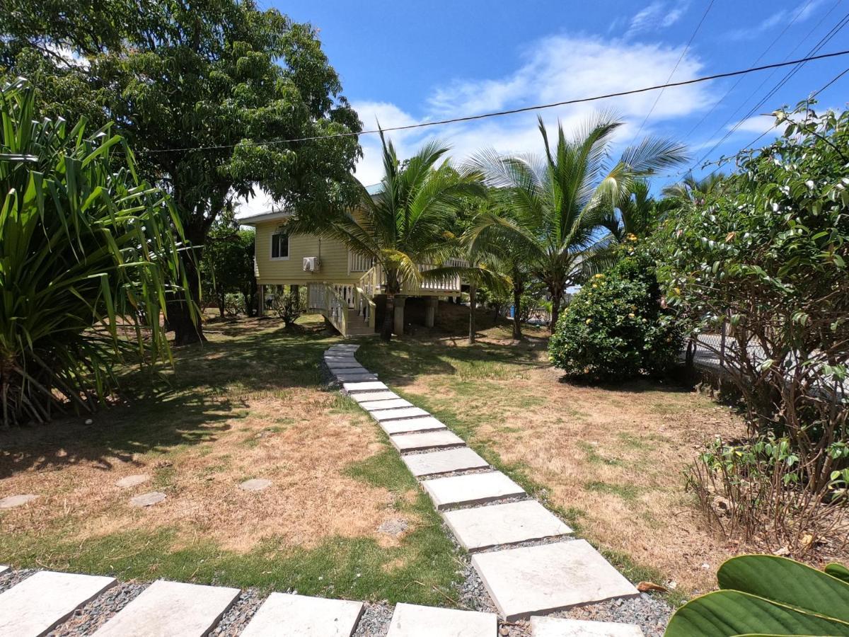 Single-Family Home With Gated Tropical Yard West End Eksteriør billede